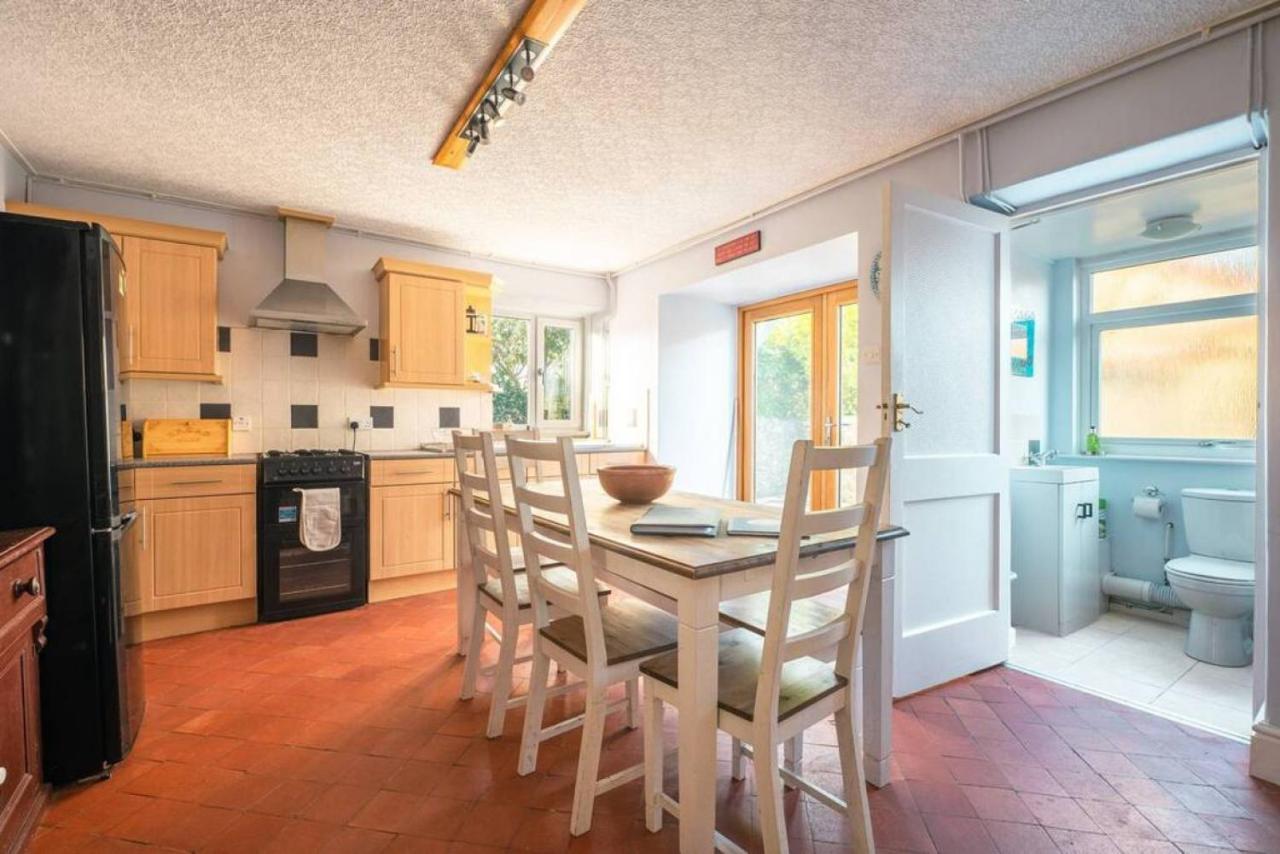 Cosy Welsh Cottage In St Davids Centre With Garden Eksteriør bilde
